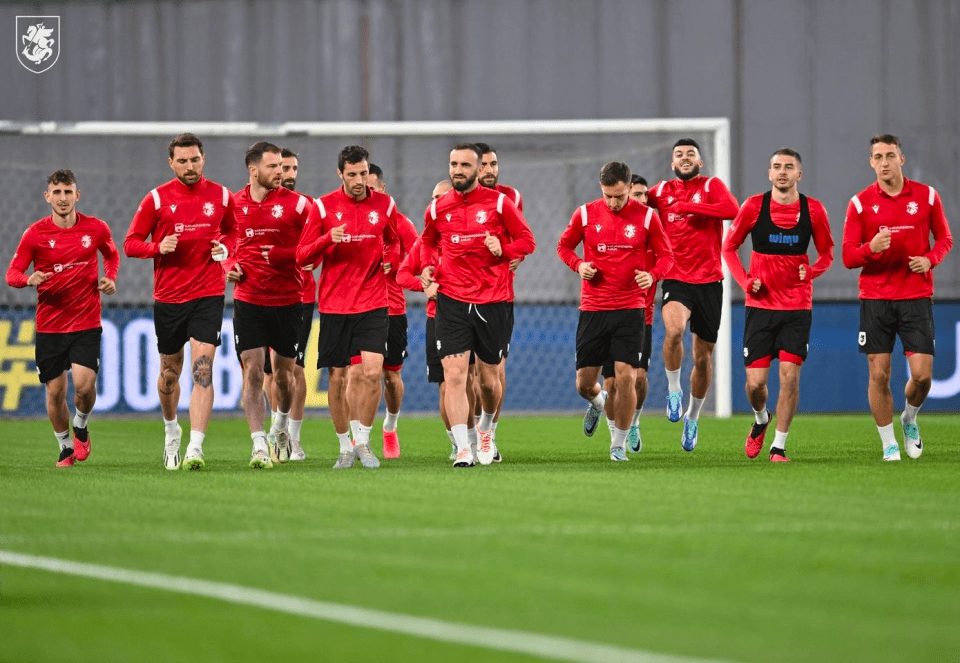 包含焦点战役拉开序幕欧预赛双方悬念盎然的词条