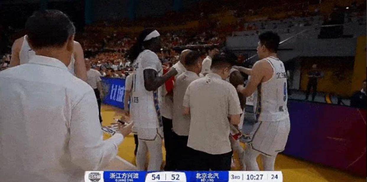 欧国联比赛风波不断，裁判判罚引发争议的简单介绍